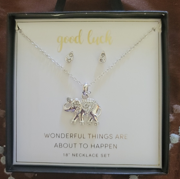 NWT Avenue Elephant Charm Necklace with Earrings Set - Picture 8 of 10